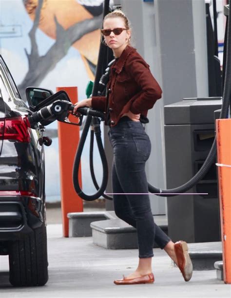 mia goth ass|Mia Goth getting gas : r/MiaGothAss